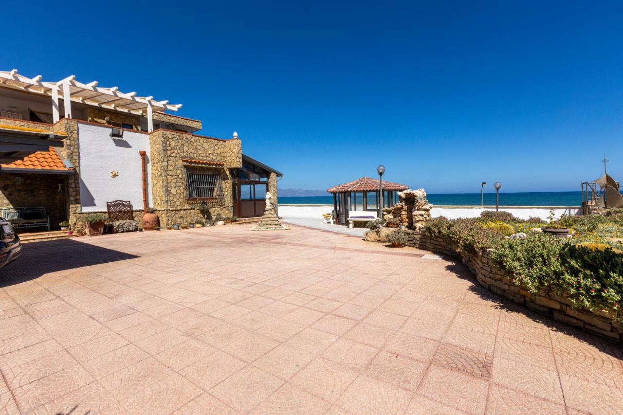 Casa Vacanza Barbera - In Riva Al Mare Villa Trappeto  Luaran gambar