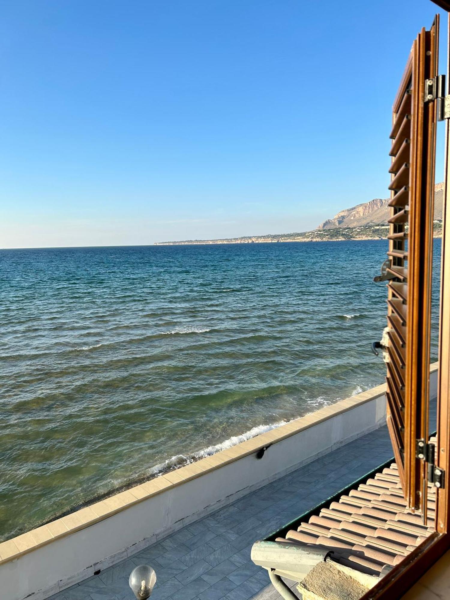 Casa Vacanza Barbera - In Riva Al Mare Villa Trappeto  Luaran gambar