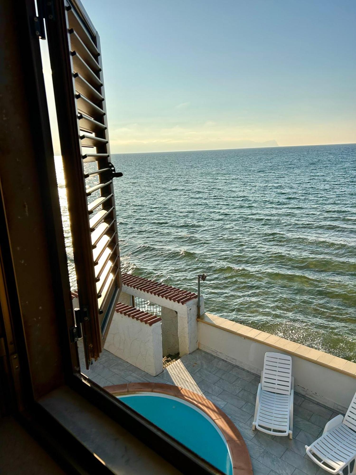 Casa Vacanza Barbera - In Riva Al Mare Villa Trappeto  Luaran gambar